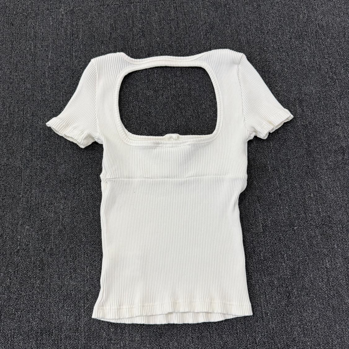 꾸레쥬 로고 자수 스트레치 골지 반팔 탑 상품이미지5