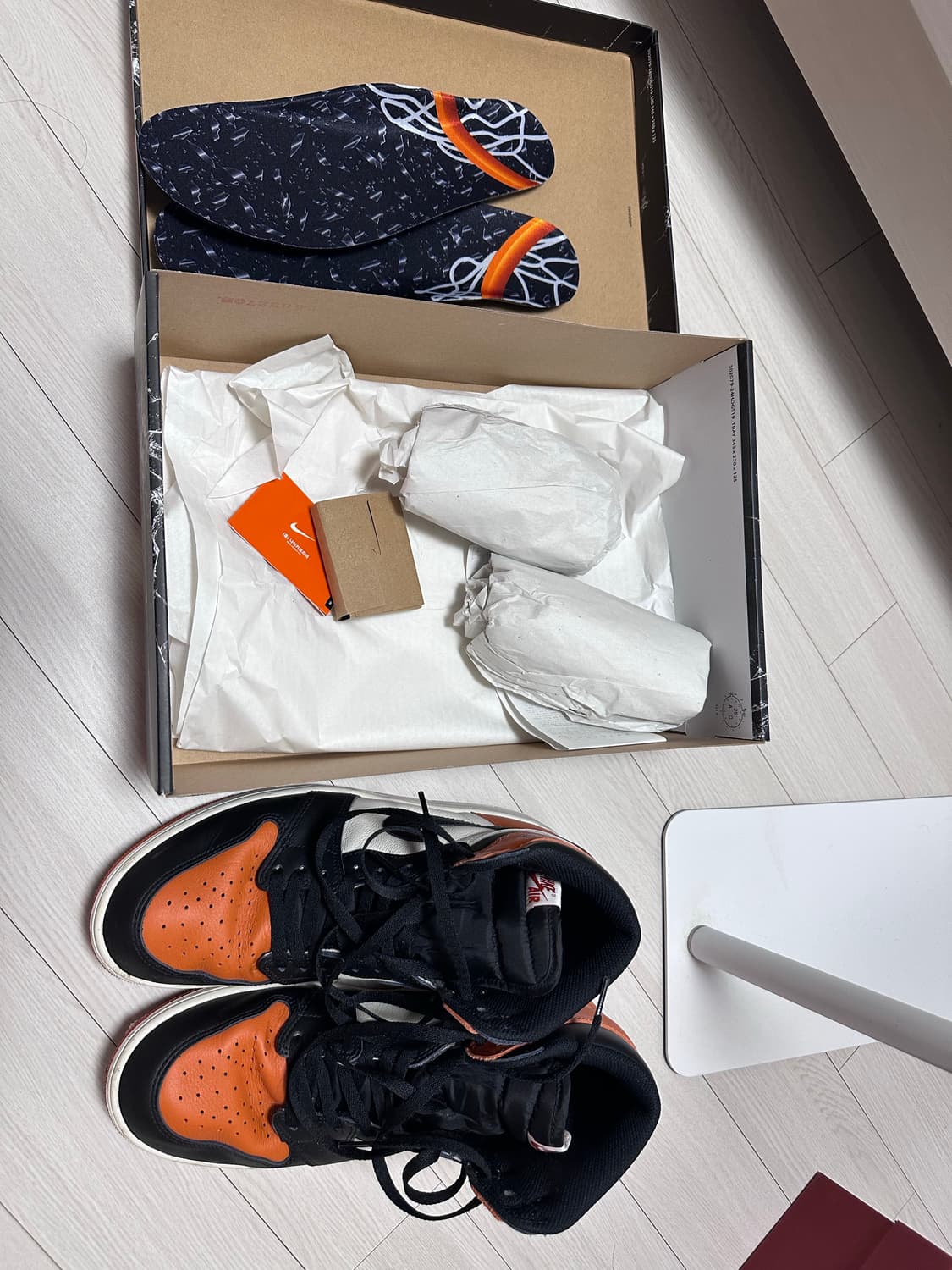 조던1 하이 OG 쉐터드백보드 사이즈 290 팝니다 상품이미지1