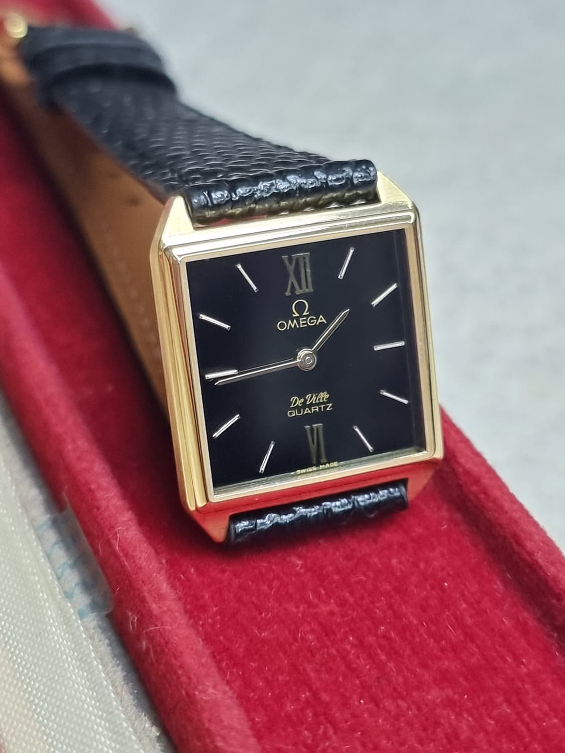 오메가 드빌 탱크 블랙 다이얼 쿼츠 여성용 시계 상품이미지1