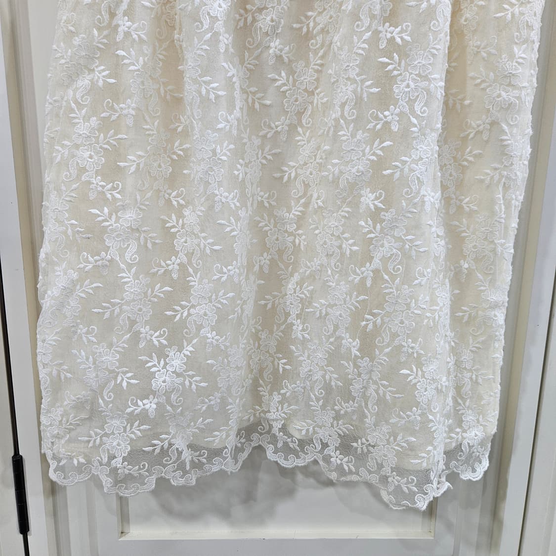 아이보리 레이스 끈나시 블라우스 상품이미지4