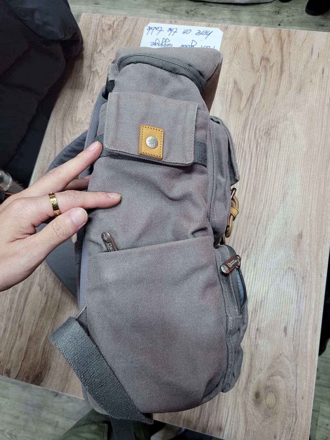 내셔널지오그래픽 백팩 그레이 상품이미지3