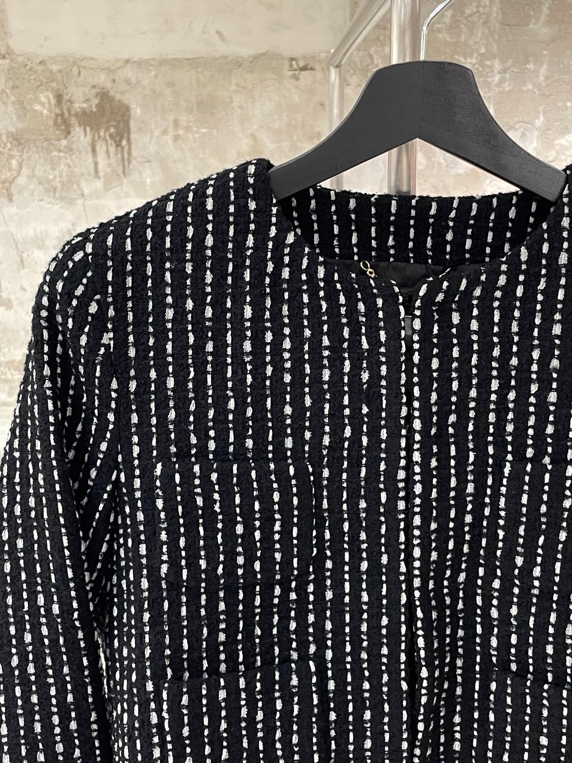 모스키노 블랙 도트 라인 트위드 크롭 자켓 상품이미지2