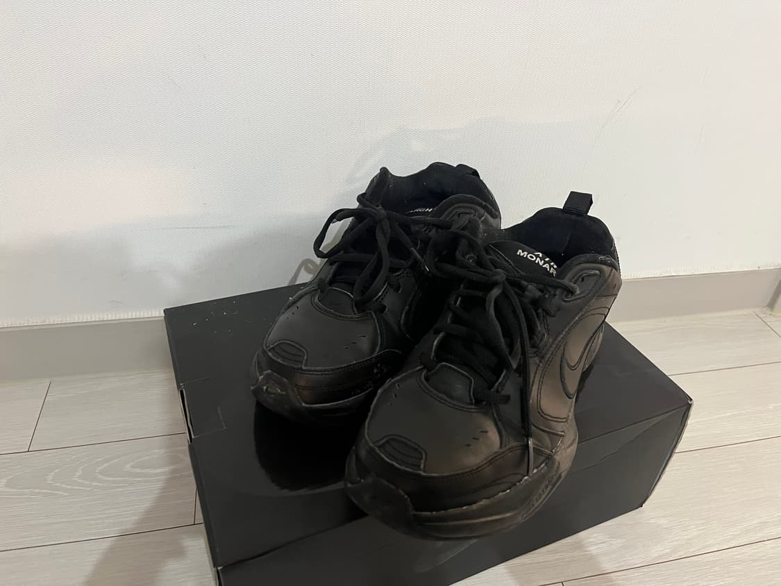 나이키 모나크4 올블랙 신발 상품이미지2