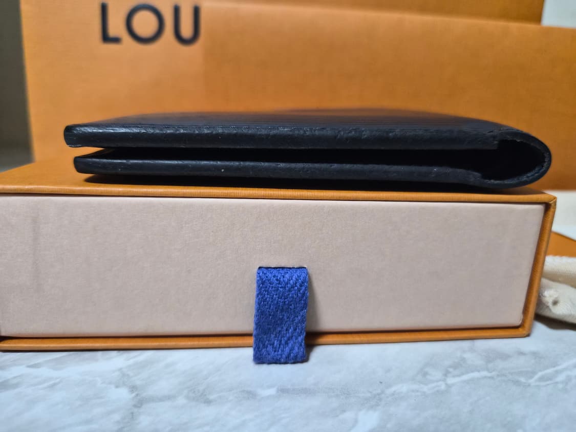 루이비통   멀티플 월릿  에피 레더 반지갑 상품이미지8