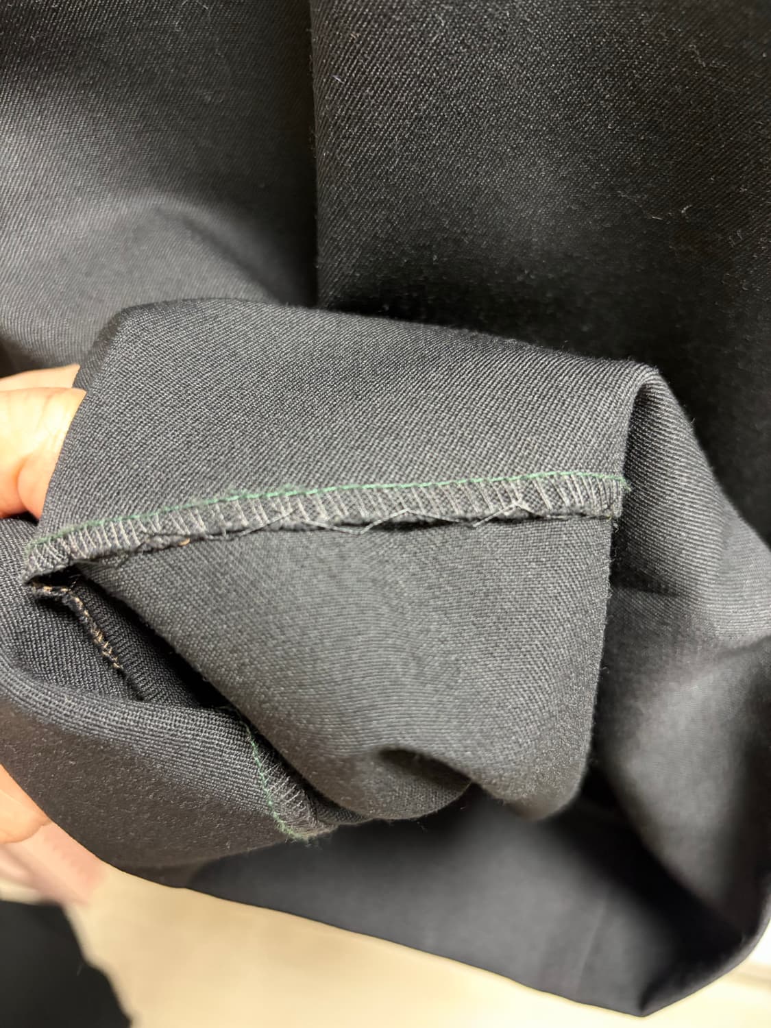 우영미 24ss 투턱 울 와이드 팬츠 블랙 46size 상품이미지5