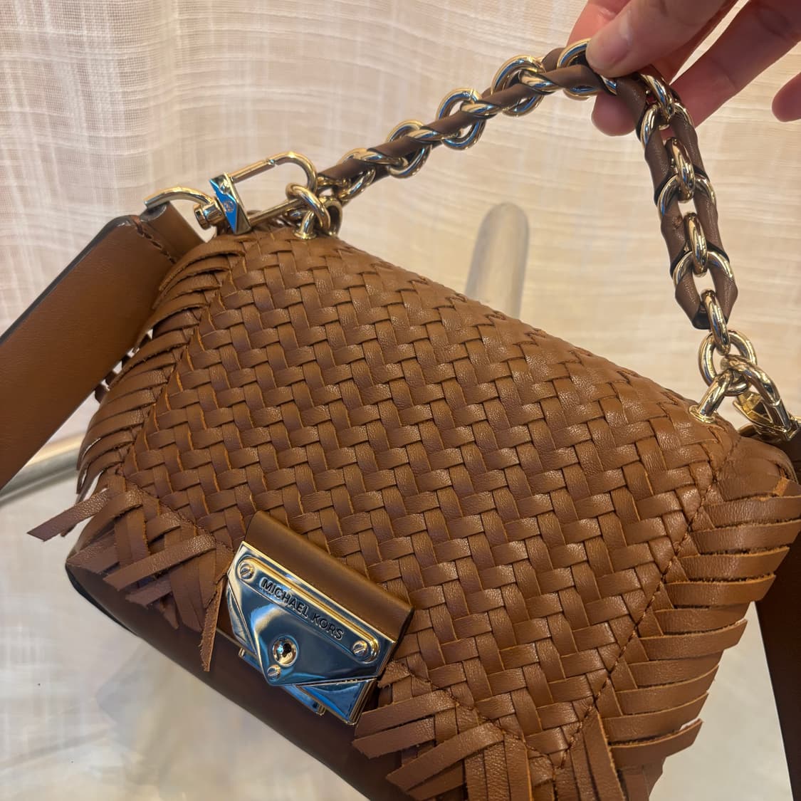 정품 마이클코어스 가죽 크로스백    상품이미지5