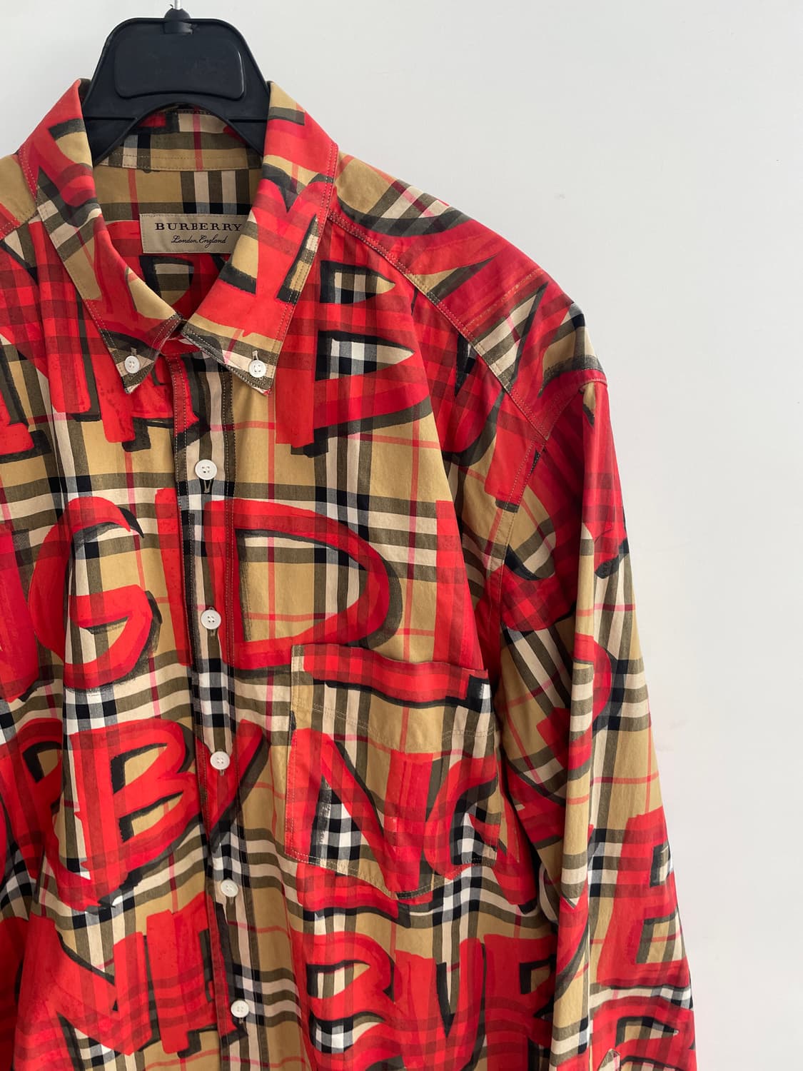 버버리 그래피티 셔츠 상품이미지3