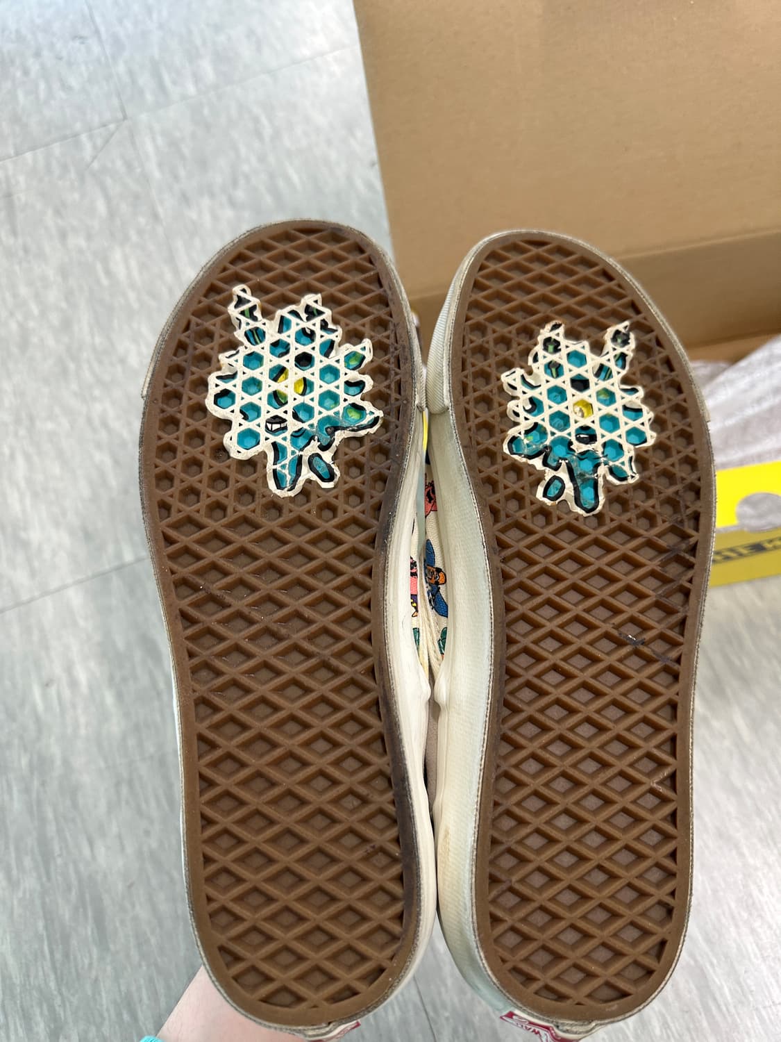 반스 볼트라인 스펀지밥 콜라보 9.5사이즈 상품이미지4