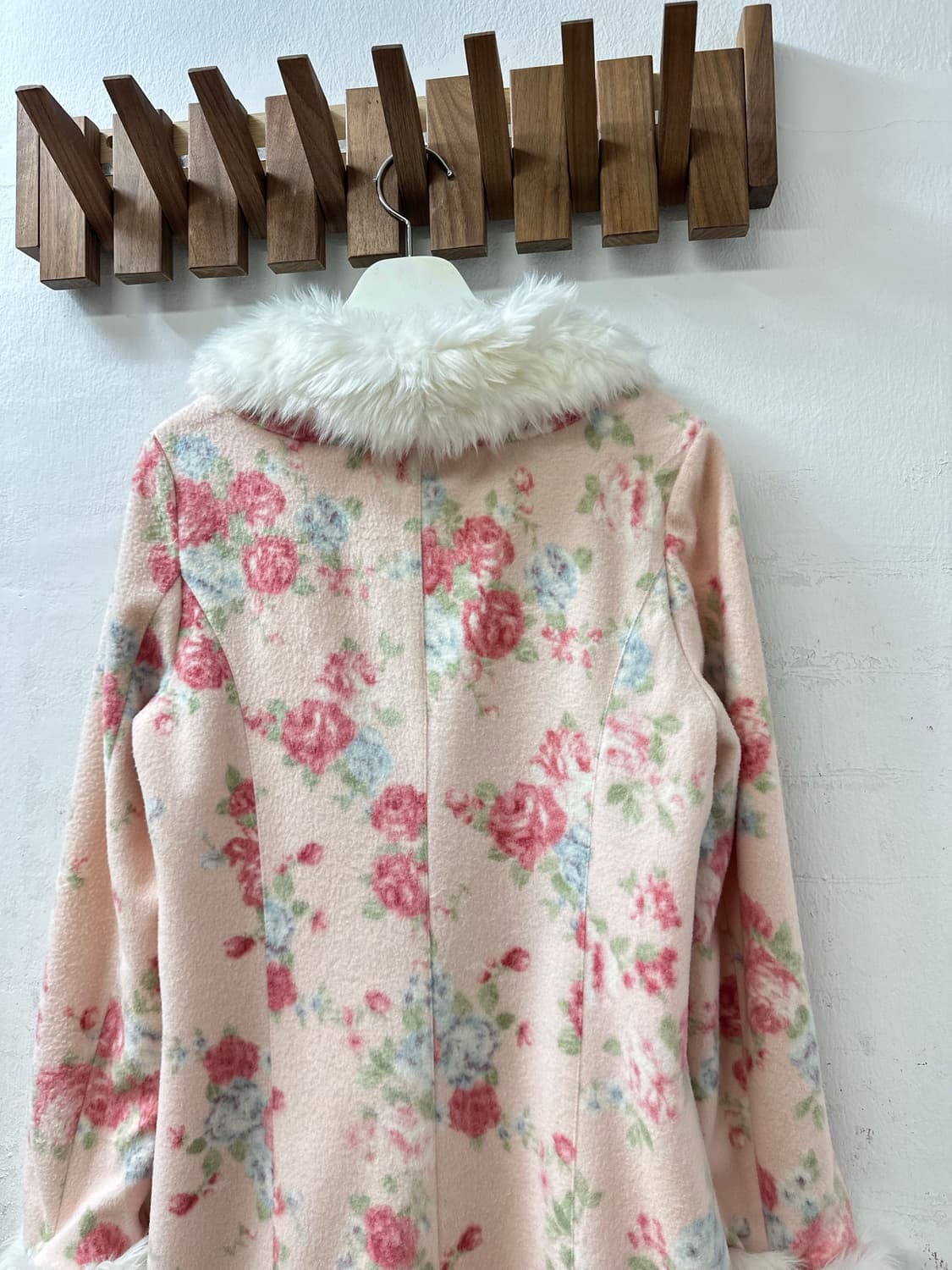 드라이완료 극희귀매물 핑크 리즈리사 플라워 핑크 퍼 카라 레이스 코트 상품이미지7