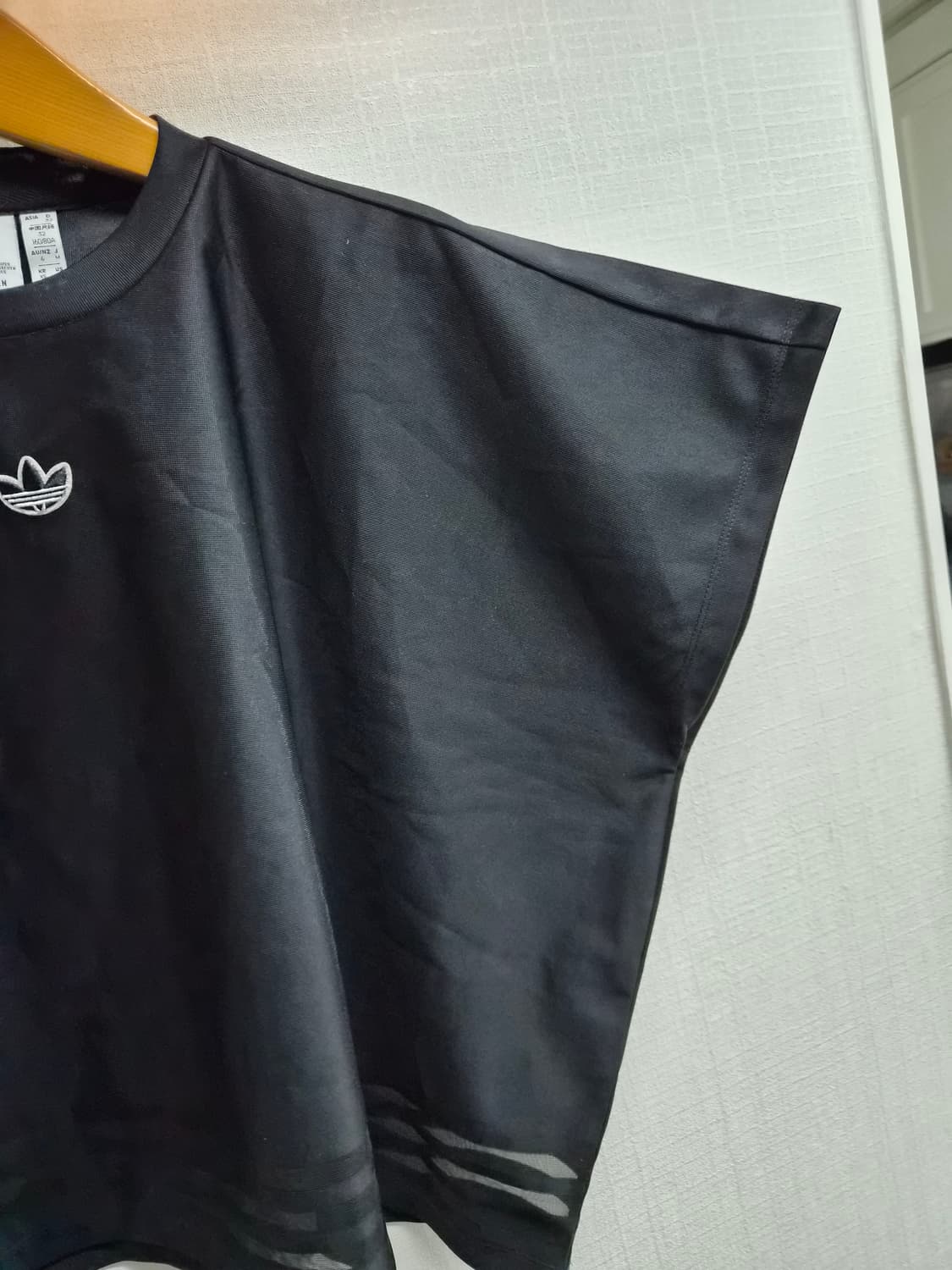 XS) 아디다스 오리지널 언발란스 크롭 티셔츠 팝니다 상품이미지3