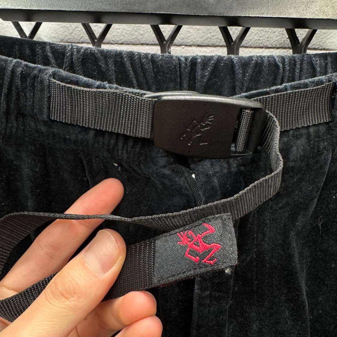 2017F/W 그라미치 코듀로이 테이퍼드 팬츠 후면 로고 포인트 블랙 상품이미지5