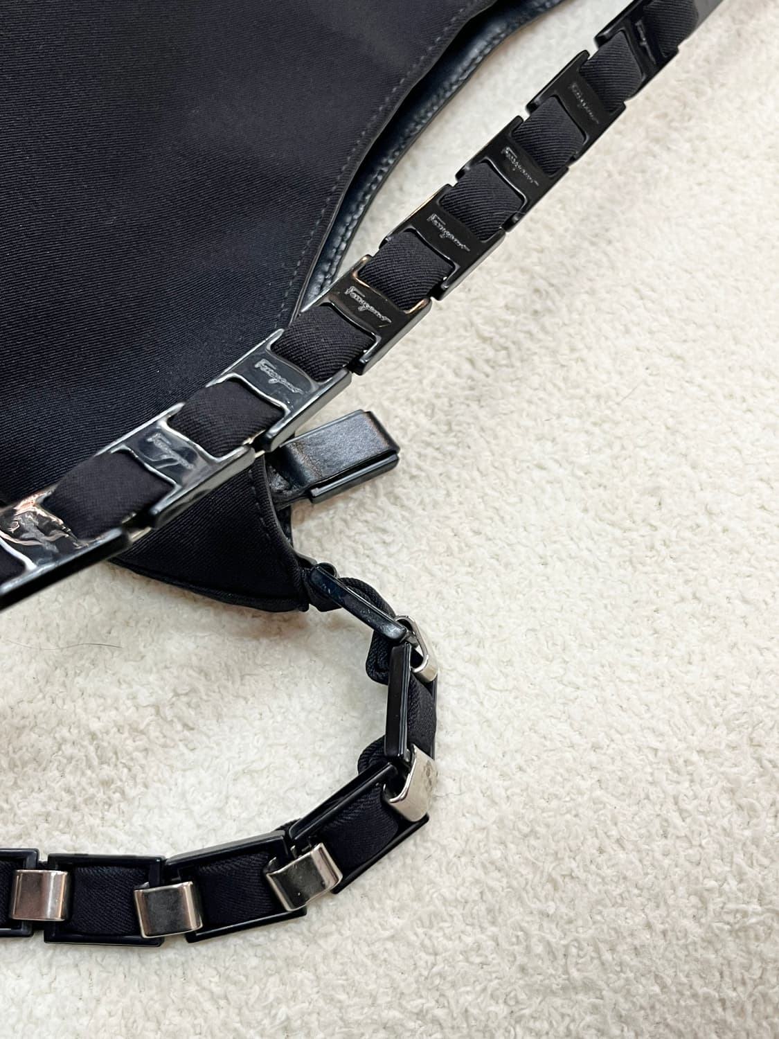 90s Ferragamo 페라가모 아크릴 피스 핸들 백 상품이미지8