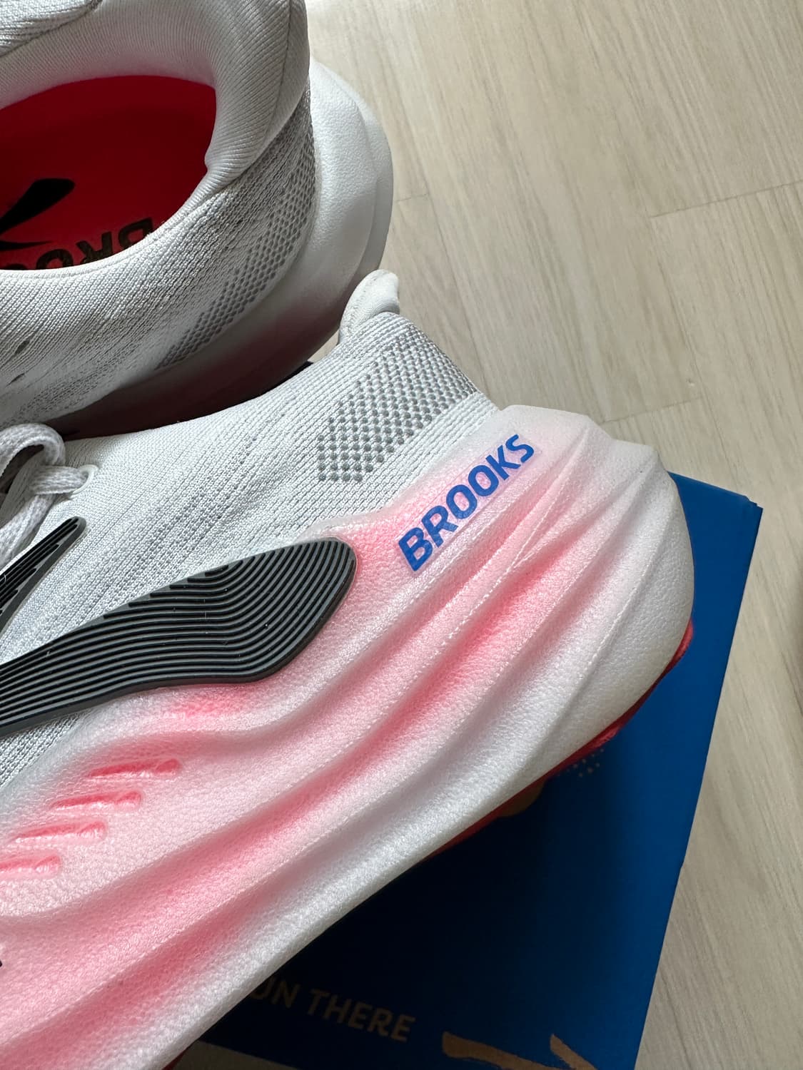 브룩스 러닝 글리세린 맥스 화이트/핑크 225 EU36 상품이미지4