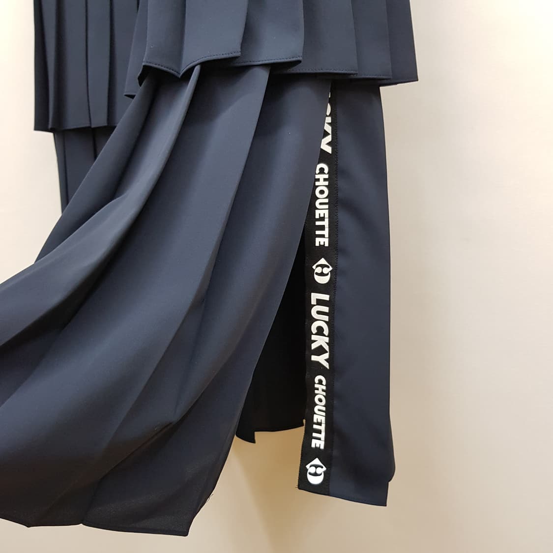 럭키슈에뜨 2023 세일러 카라 리본 플리츠 원피스 36사이즈 상품이미지5