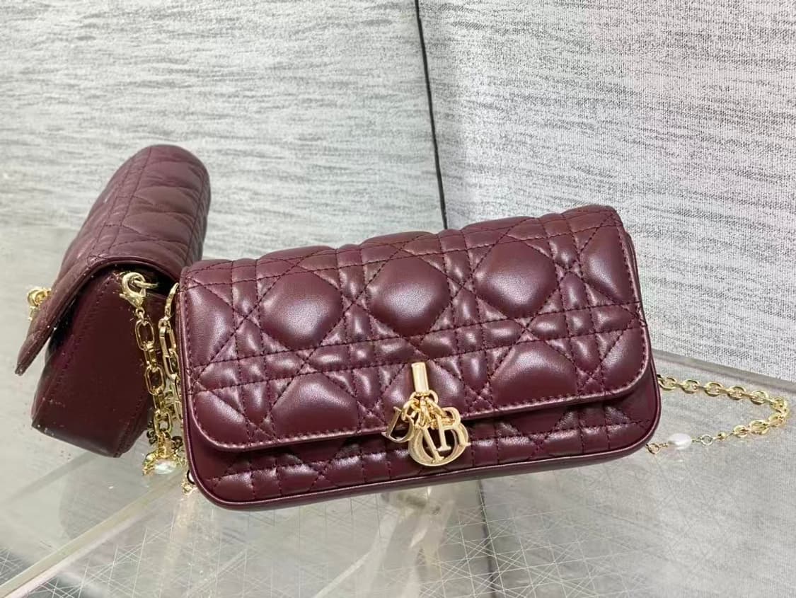 디올 크로스 백시그니처 넝쿨 체크로 클래식한 레터링 참장식
 상품이미지1