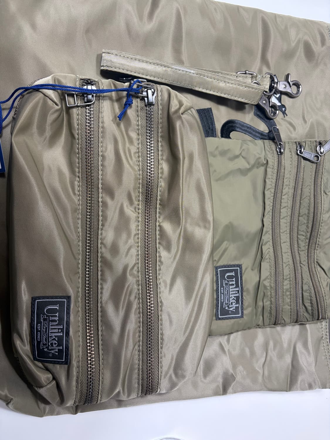 Unlikely travel wallet 상품이미지1