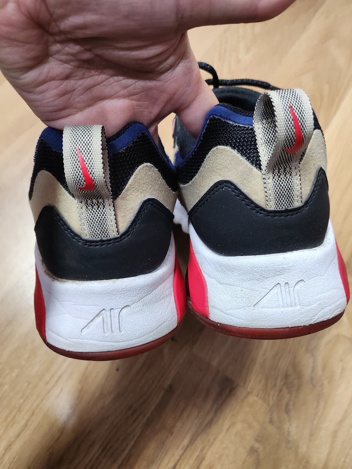 80) 나이키 NIKE 에어맥스 200 팀 골드블랙 상품이미지4