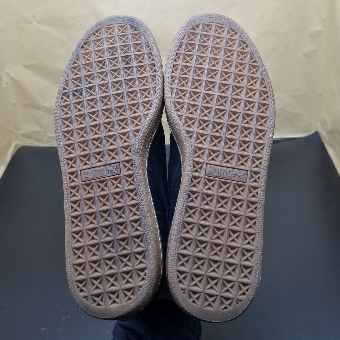 푸마 스웨이드 검솔 스니커즈 240 상품이미지3