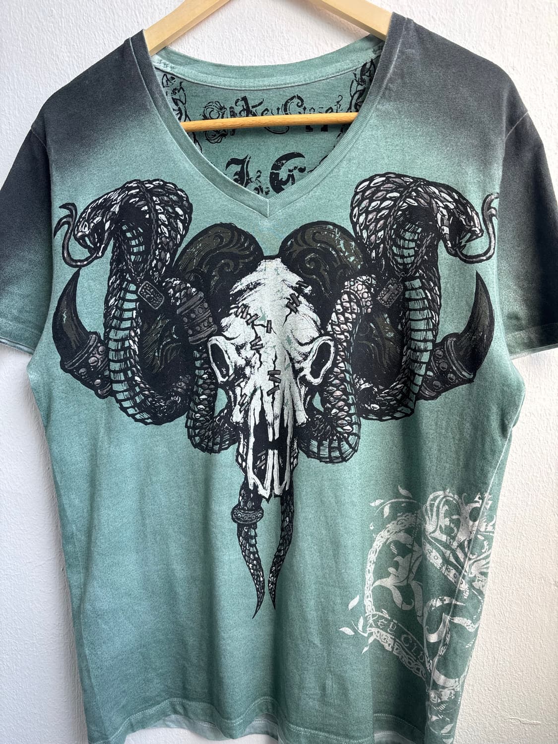 Key Closet Cobras and Buffalo T-Shirt 상품이미지4