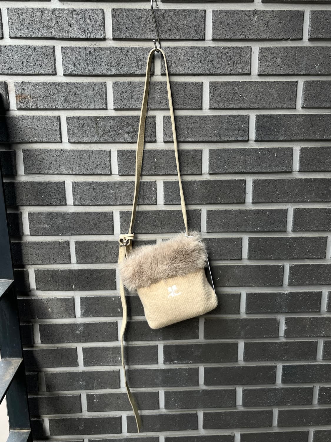 90s Courreges 꾸레쥬 로고 퍼 트리밍 백 상품이미지4