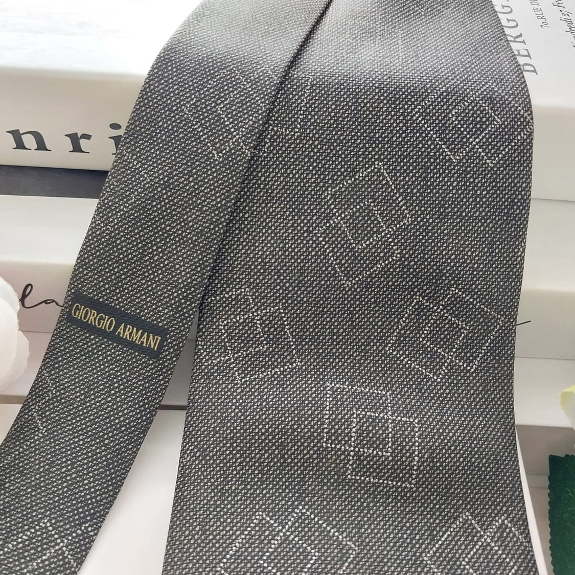 아르마니 꼴레지오니 실크 그레이 넥타이 9.9cm A+등급 K1323
 상품이미지3