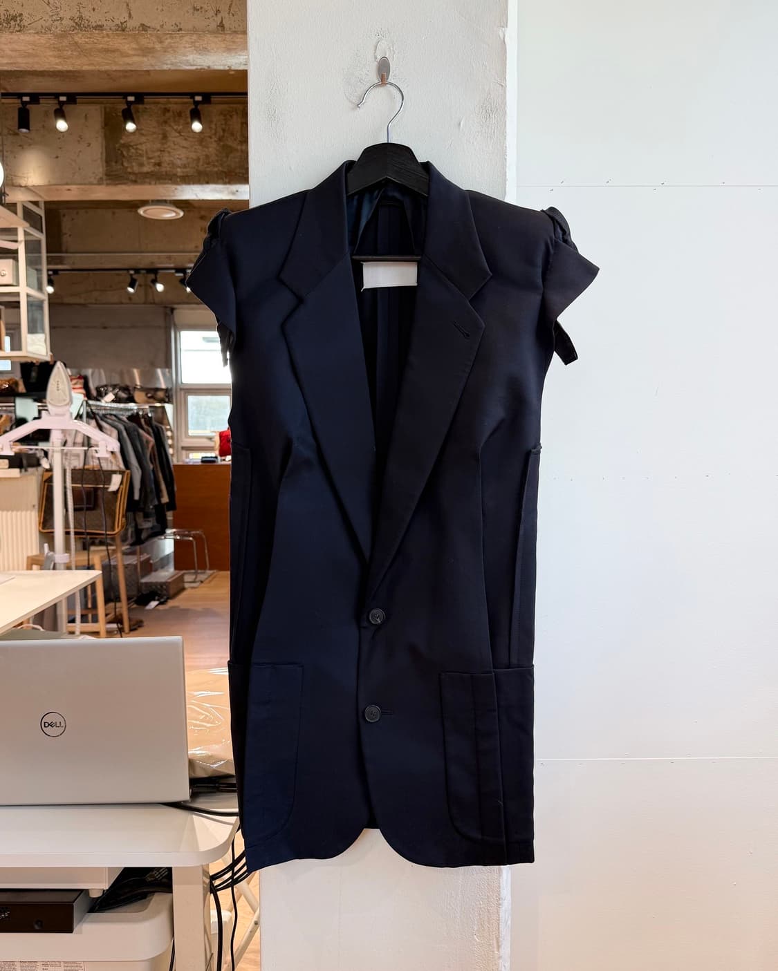 메종 마르지엘라 네이비 로우컷 슬리브리스 블레이저 자켓  상품이미지2