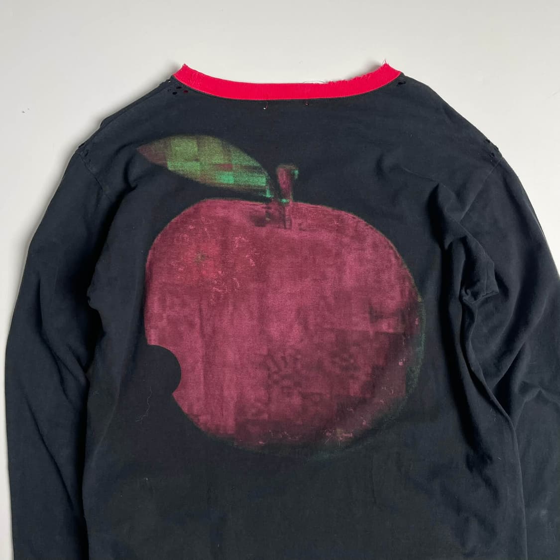 Rna slang 데미지 사과 프린트 롱 슬리브 상품이미지7