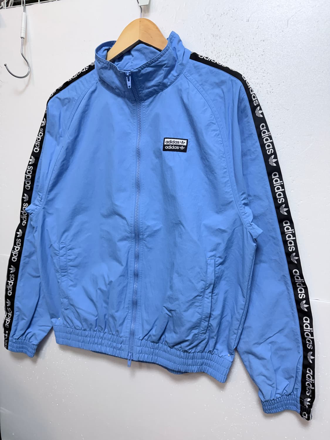 아디다스 우븐 밴딩로고 바람막이 M 상품이미지2