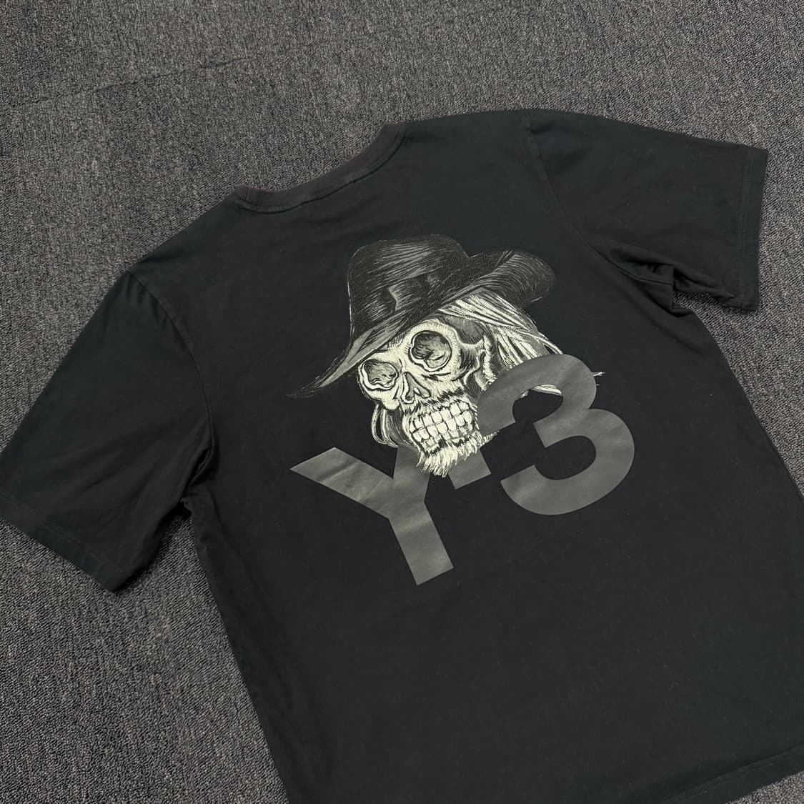 Y-3 아디다스 요지야마모토 백 스컬자수 반팔티 상품이미지2