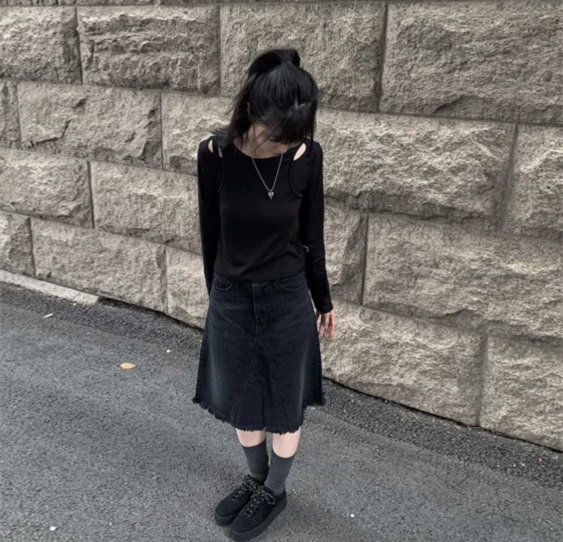 애니원모어 루모 컷아웃 스판 티셔츠 블랙 상품이미지2