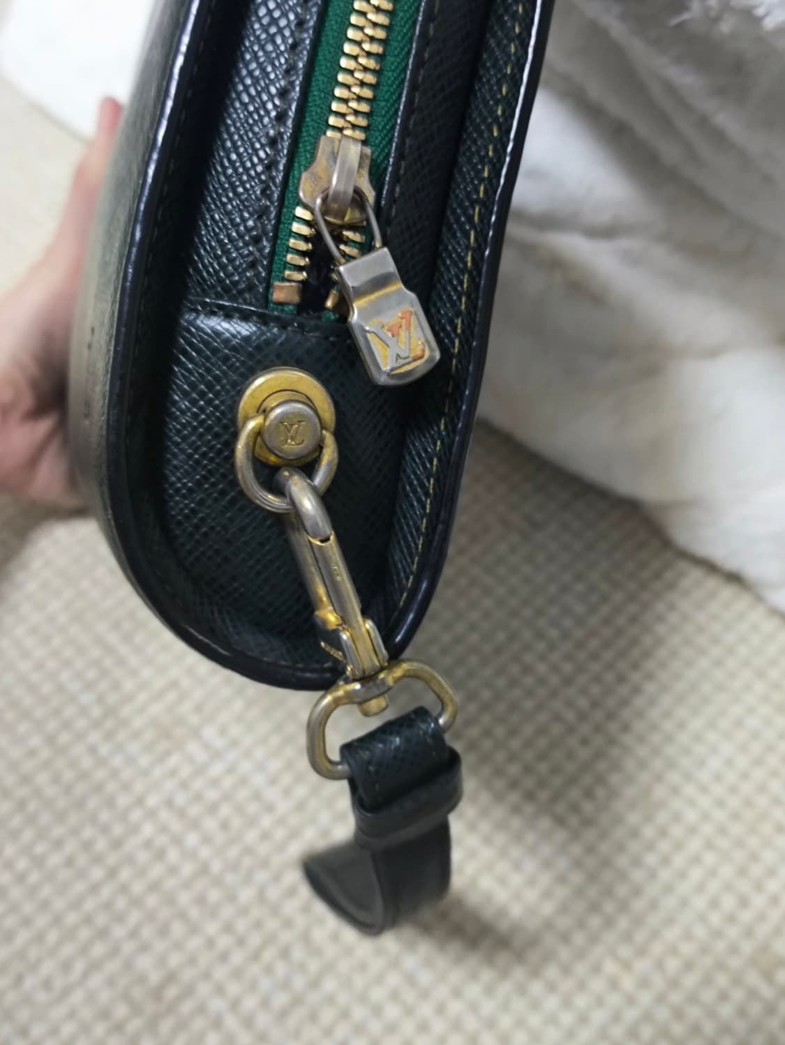 (정품) 루이비통 타이가 바이칼 클러치백 상품이미지5