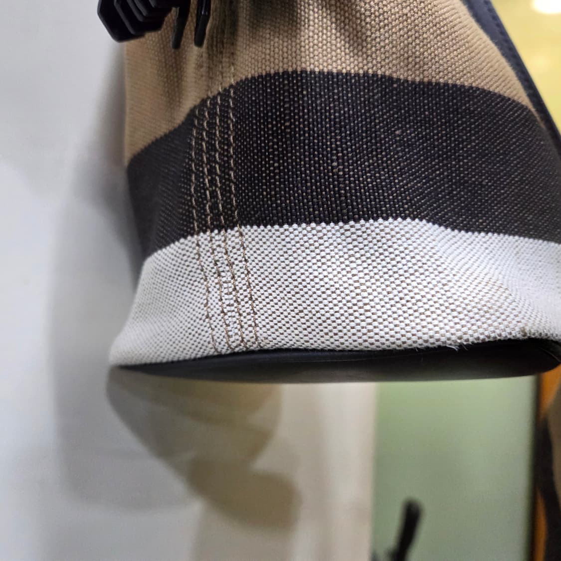 버버리 캔버스 호보백 상품이미지3