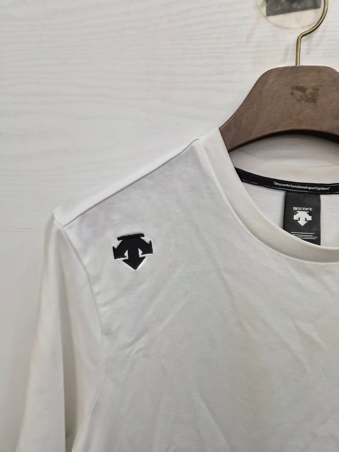 105,XL )) DESCENTE 데상트 반팔티셔츠! 화이트&블랙~ 상품이미지2
