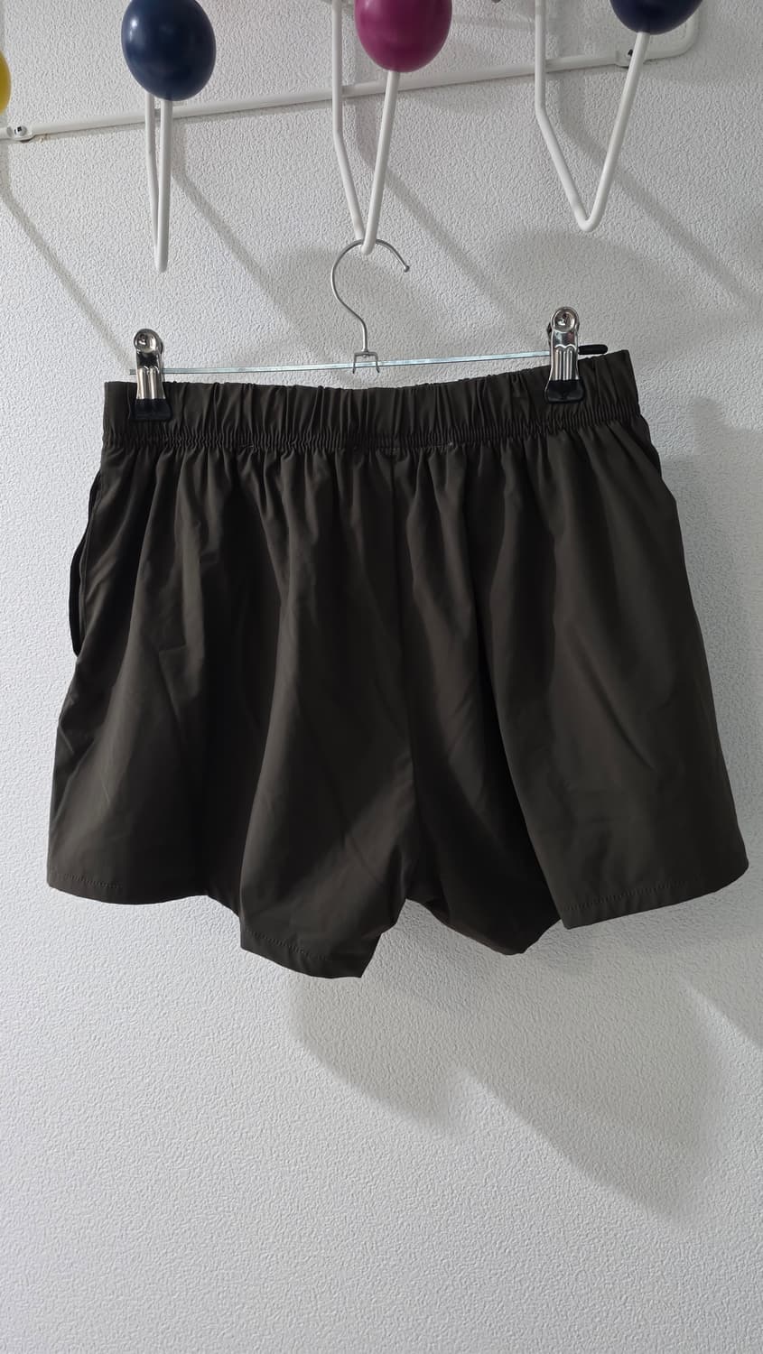 에센셜 여성 반바지 xs카키 상품이미지2