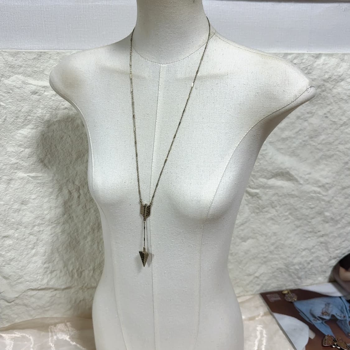 빈티지 양면착용 해머링 화살 목걸이 상품이미지2