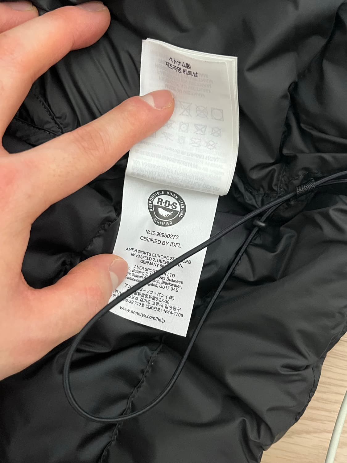 아크테릭스 세륨 블랙 m사이즈 판매합니다. 상품이미지8