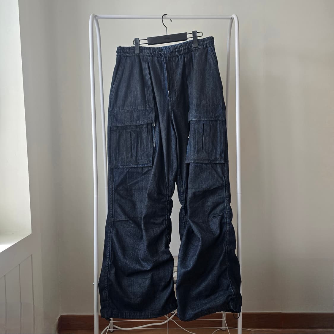 [48] 준지 25ss 오일 데님 퍼커링 카고팬츠 상품이미지1