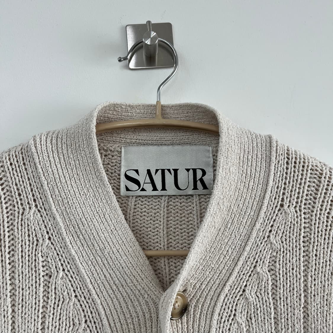 세터 SATUR 파로 오버 사이즈 부클 아이보리 가디건 상품이미지5
