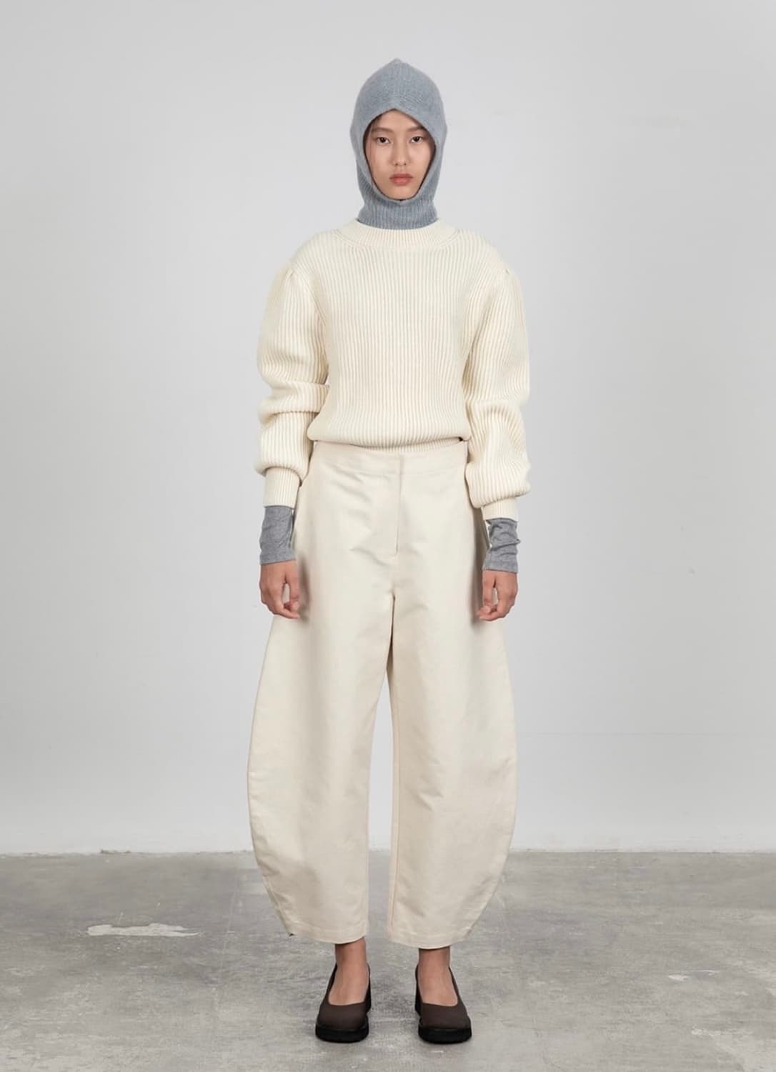 Amomento Women Curved Leg Pants 상품이미지3
