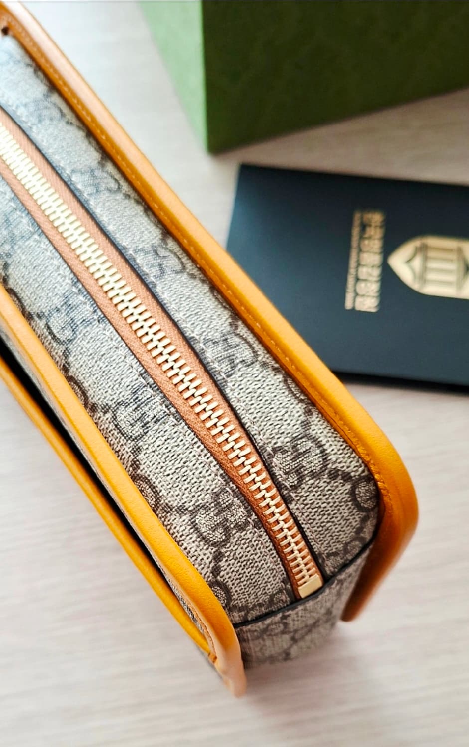 구찌 625764 인터로킹GG슈프림 캔버스 파우치백 상품이미지6