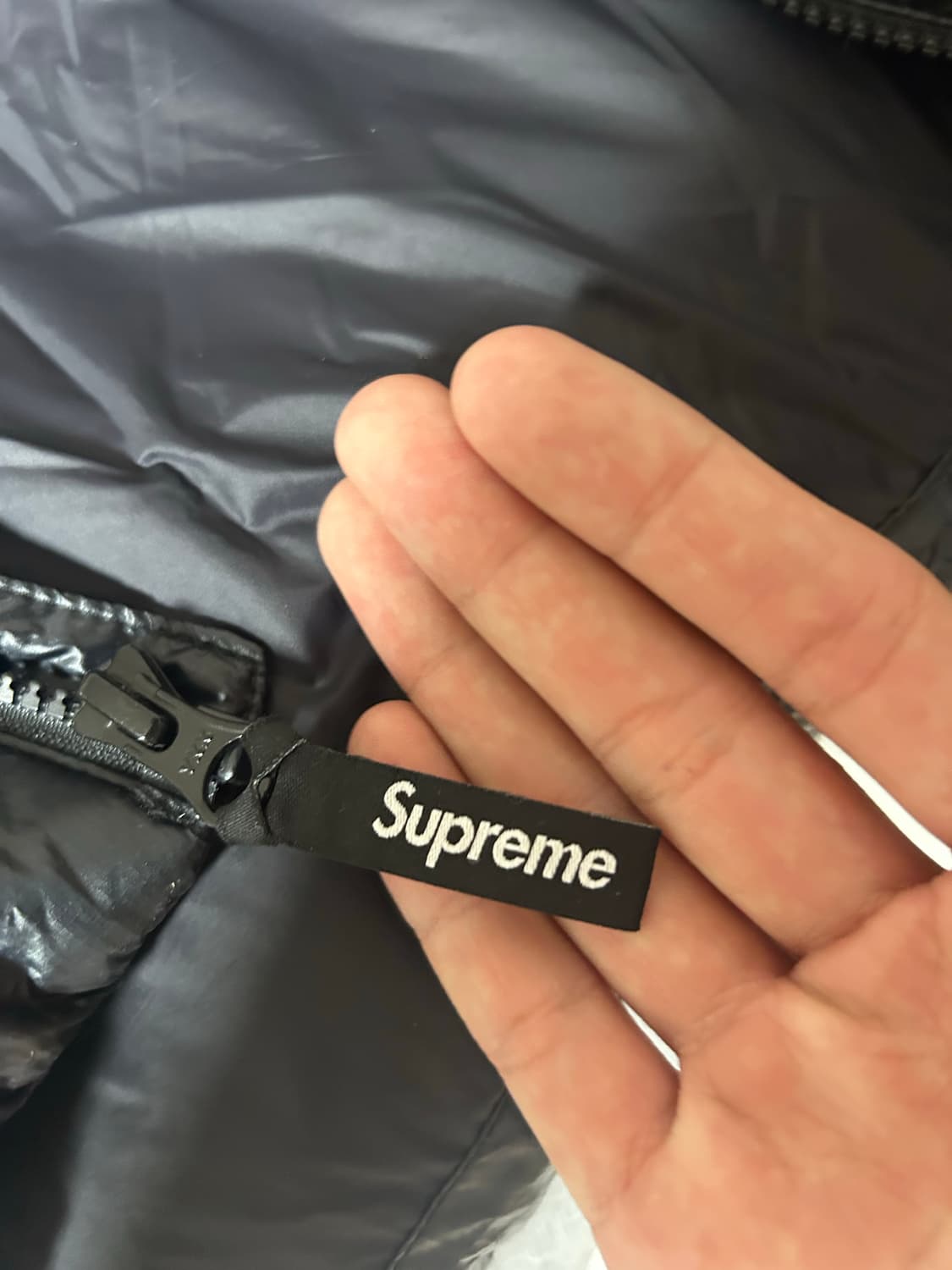 슈프림 페더웨이트 다운 퍼퍼 자켓 블랙 - 23FW 상품이미지6