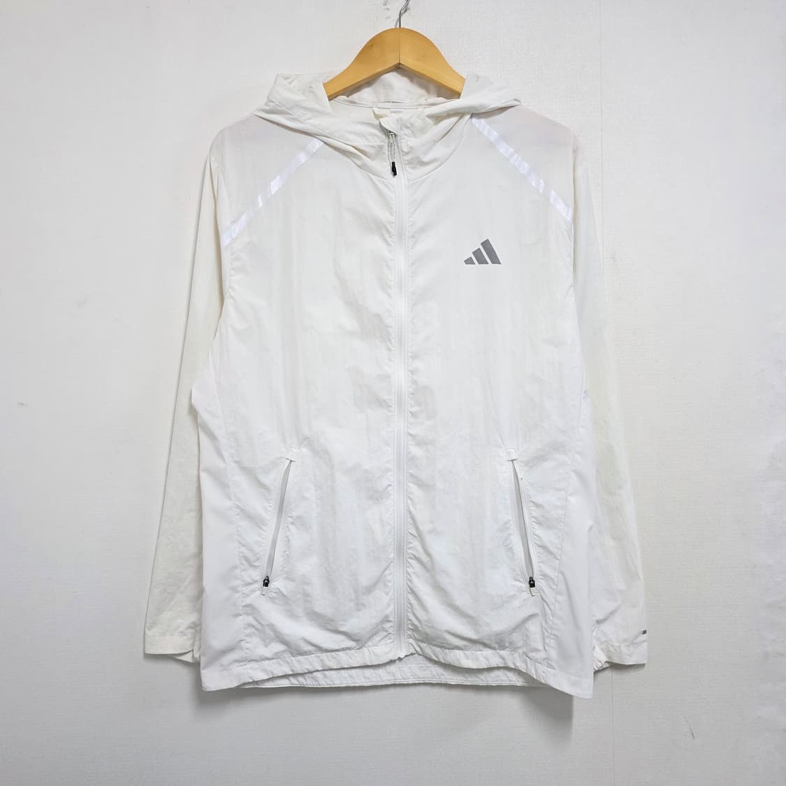 L 100 아디다스 화이트 경량 후드 바람막이 상품이미지2