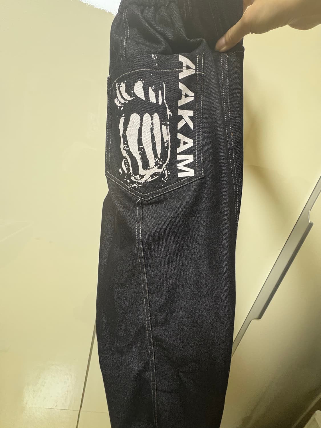 아캄 Knee Pin-tuck Printed Denim Pants 상품이미지4