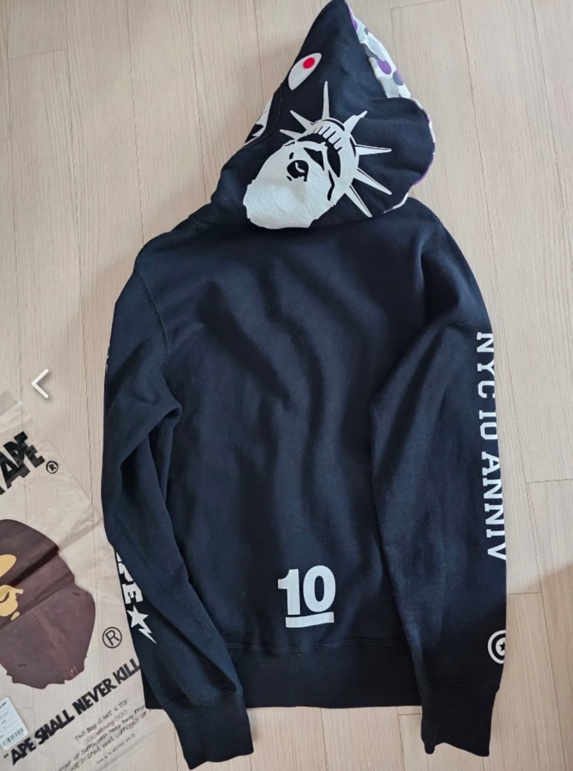 베이프 NYC 10주년 한정판 샤크 풀 집 후디 블랙 상품이미지3