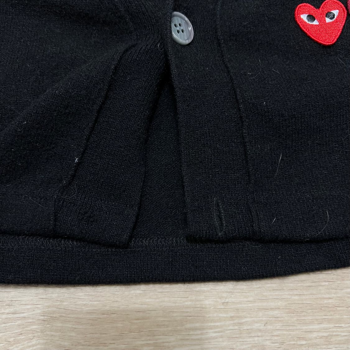 꼼데가르송 여성 더블 하트 로고 크롭 가디건 [블랙] M/95 상품이미지5