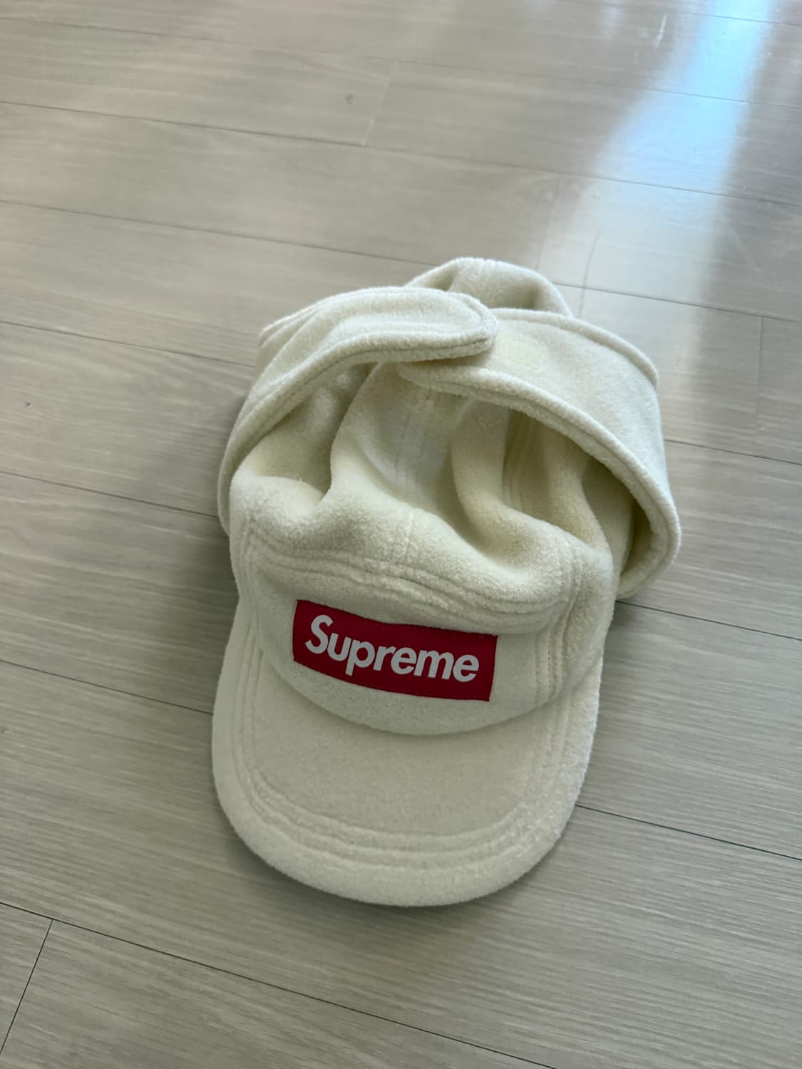 슈프림 이어플랩 폴라텍 21FW 크림 색상 상품이미지1