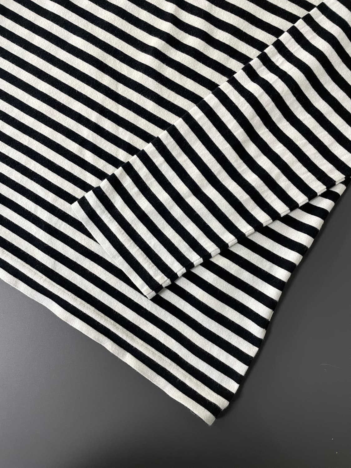 [L] 꼼데가르송 플레이 스트라이프 롱슬리브 긴팔티셔츠 상품이미지4