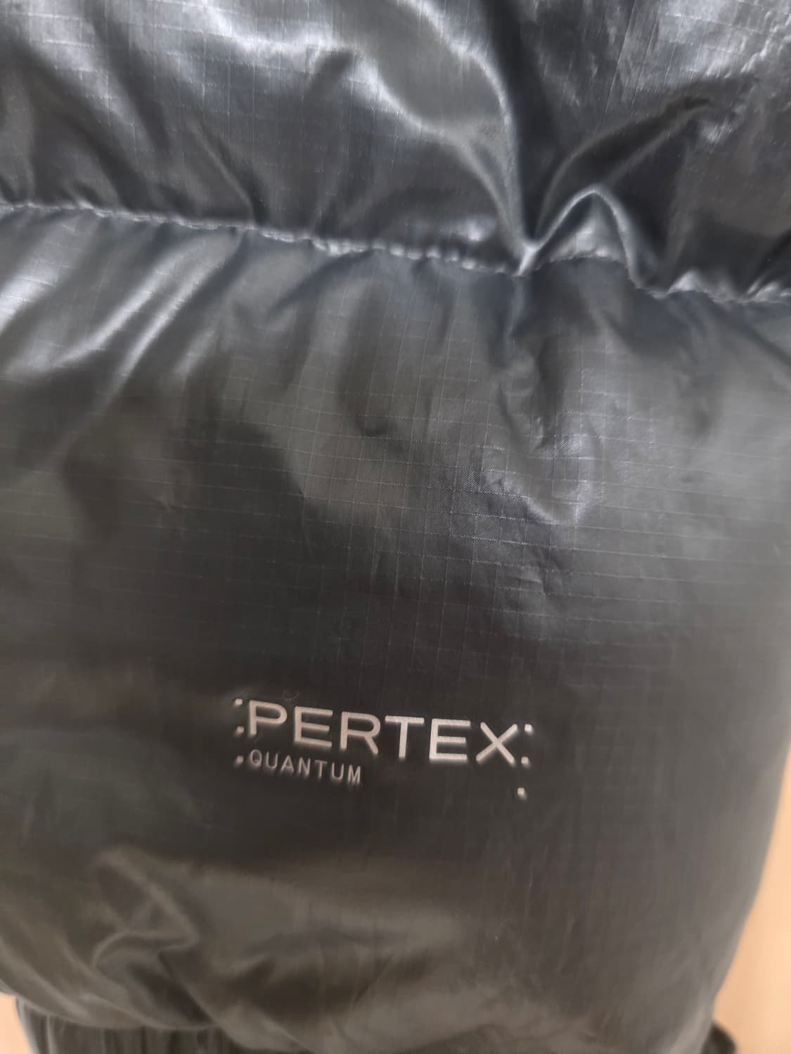 퀀텀눕시 2024 실버그레이 100(L) 팝니다. 상품이미지8