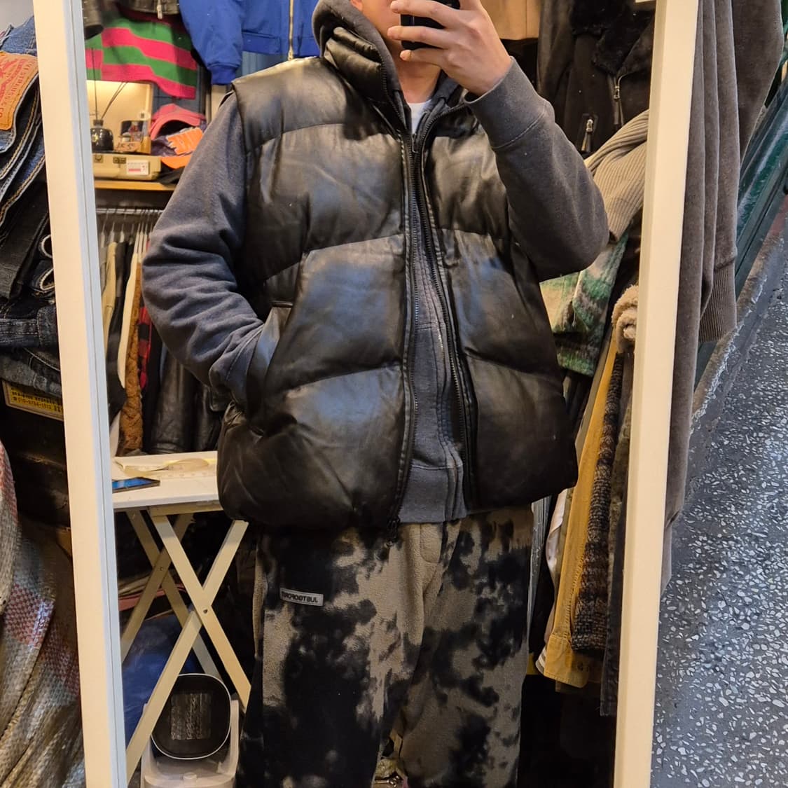 FREE(착샷잇음) 블랙 버핑레더 패딩조끼  상품이미지4