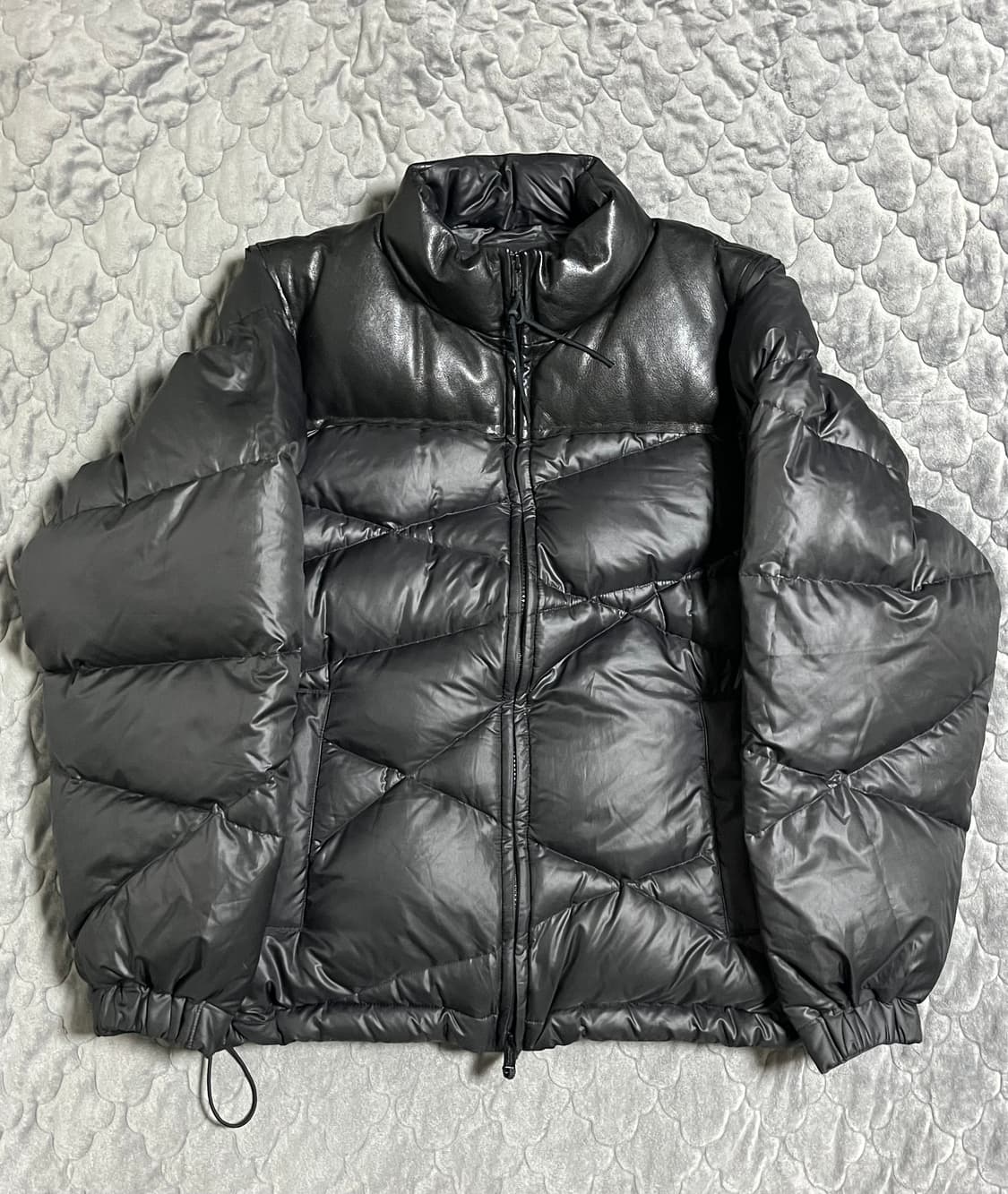 언더커버 22AW 레더배색 블랙 다운 패딩 2size 상품이미지1